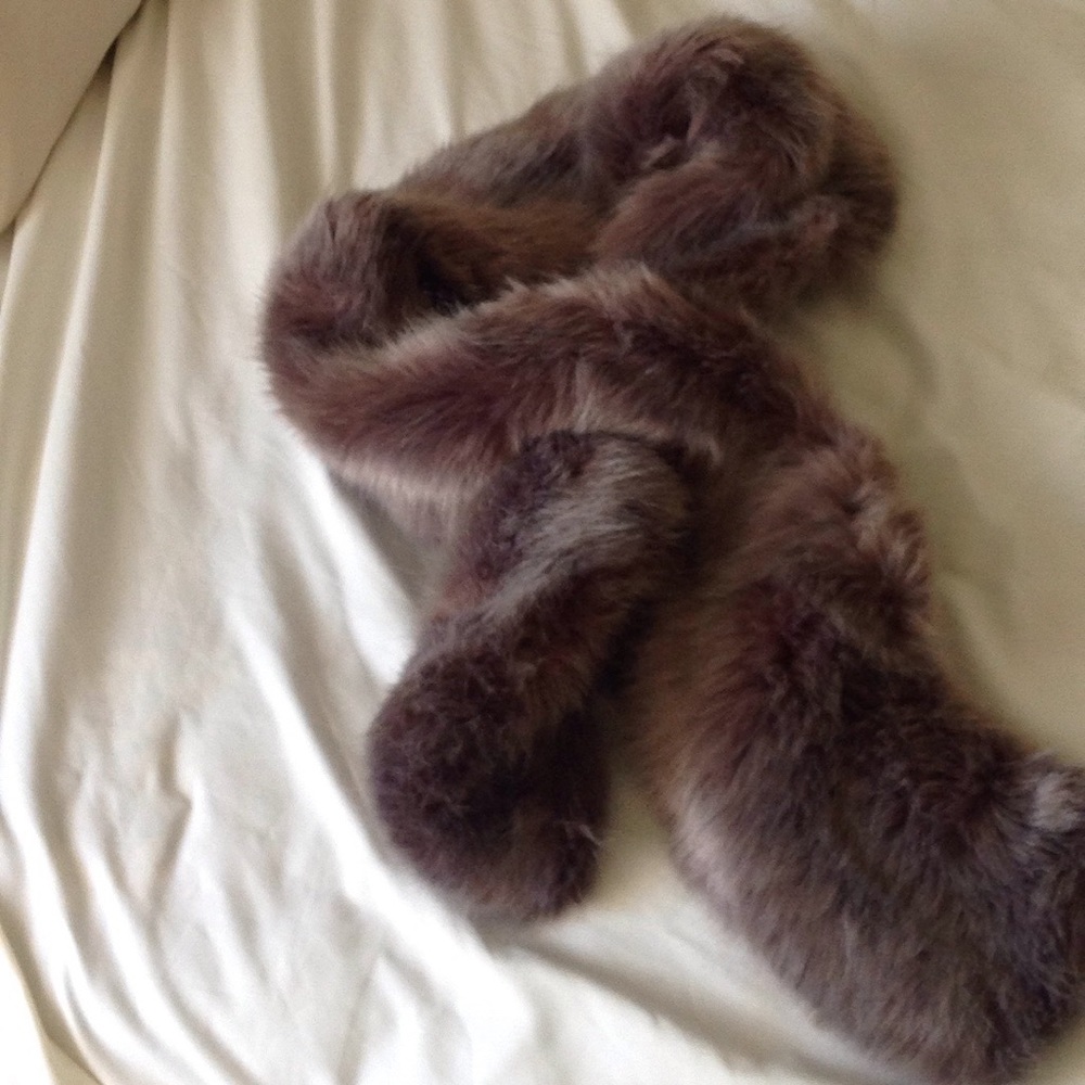 Faux fur collar